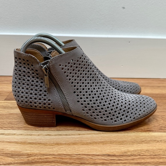 Lucky Brand Dark Stone Nubuck Suede Perforated Basel Ankle Booties Women’s 7.5 - Picture 2 of 8
